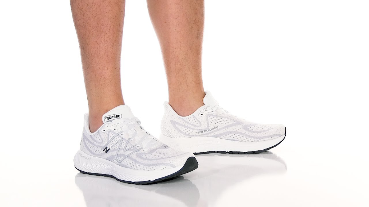 Top giày chạy bộ màu trắng cho hiệu suất nguyên sơ Hinh anh 8: Top giay chay bo mau trang cho hieu suat nguyen so