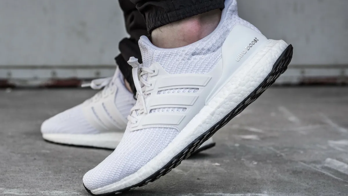 Top giay chay bo mau trang cho hieu suat nguyen so