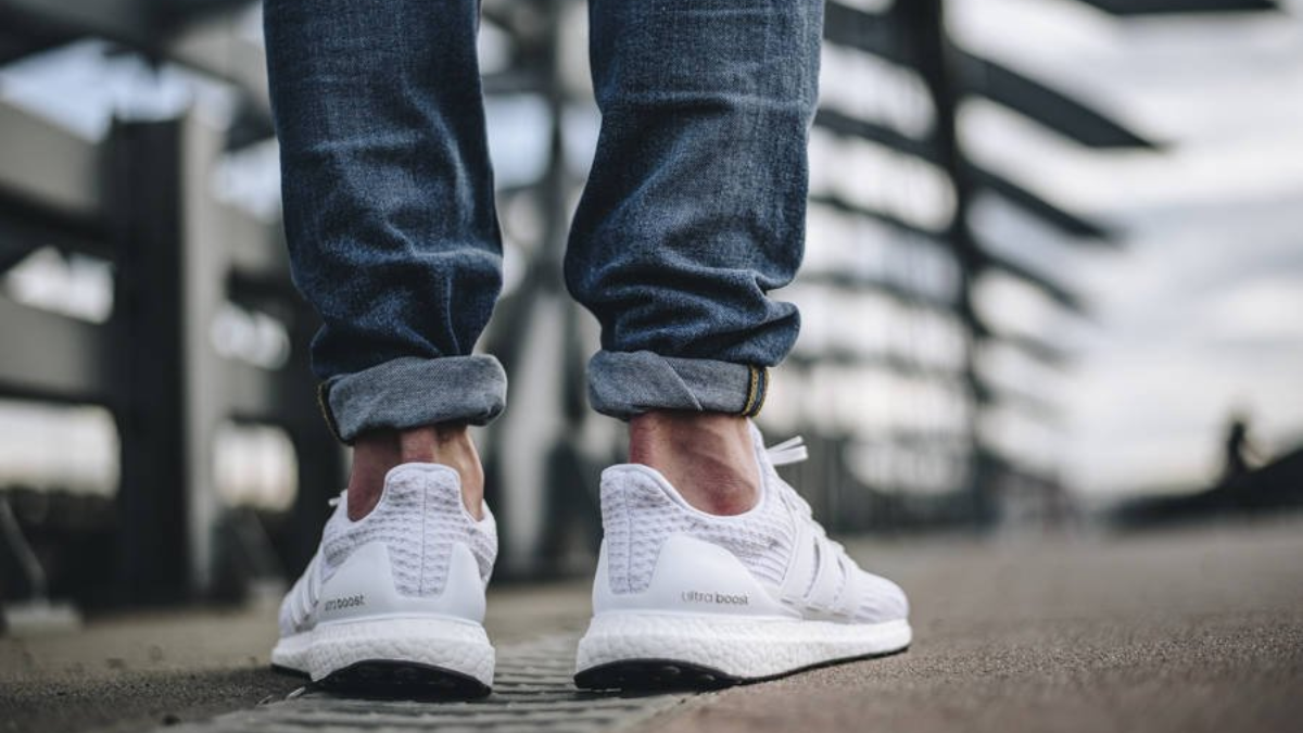 Top giày chạy bộ màu trắng cho hiệu suất nguyên sơ Hinh anh 1: Top giay chay bo mau trang cho hieu suat nguyen so