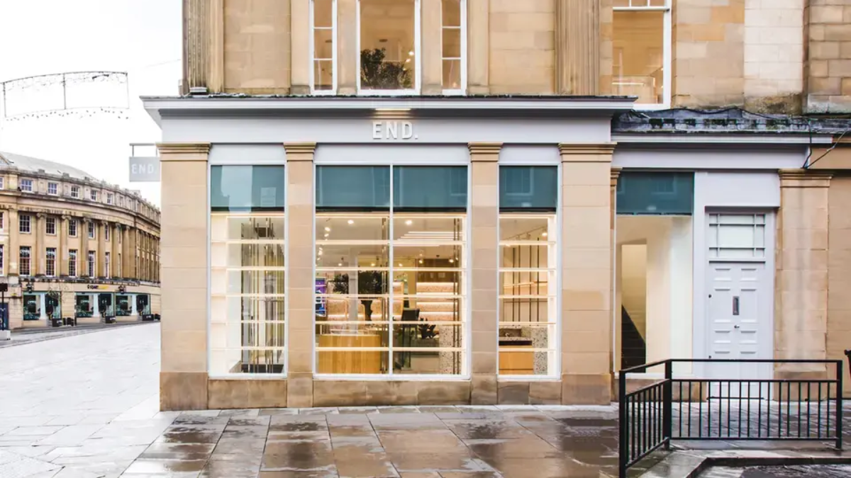 Mua sắm quanh thế giới với các sneaker store nữ tốt nhất hiện nay Hinh anh 3: Mua sam quanh the gioi voi cac sneaker store nu tot nhat hien nay