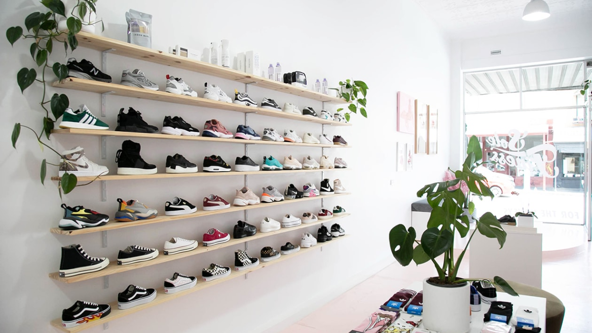 Mua sắm quanh thế giới với các sneaker store nữ tốt nhất hiện nay Hinh anh 4: Mua sam quanh the gioi voi cac sneaker store nu tot nhat hien nay