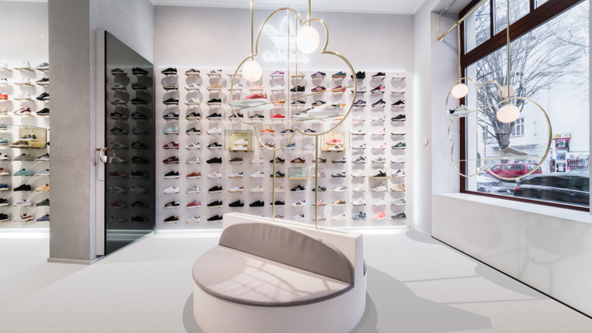 Mua sắm quanh thế giới với các sneaker store nữ tốt nhất hiện nay Hinh anh 11: Mua sam quanh the gioi voi cac sneaker store nu tot nhat hien nay