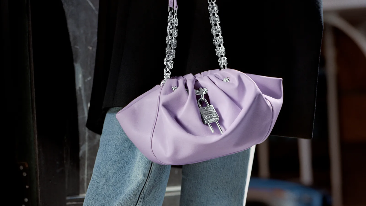 6 chiếc túi Givenchy sành điệu cho tủ quần áo hàng ngày của bạn Hinh anh 9: 6 chiec tui Givenchy sanh dieu cho tu quan ao hang ngay cua ban