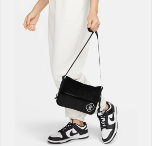 Tui Nike NSW Futura 365 Shoulder 'Black' DQ3501-010