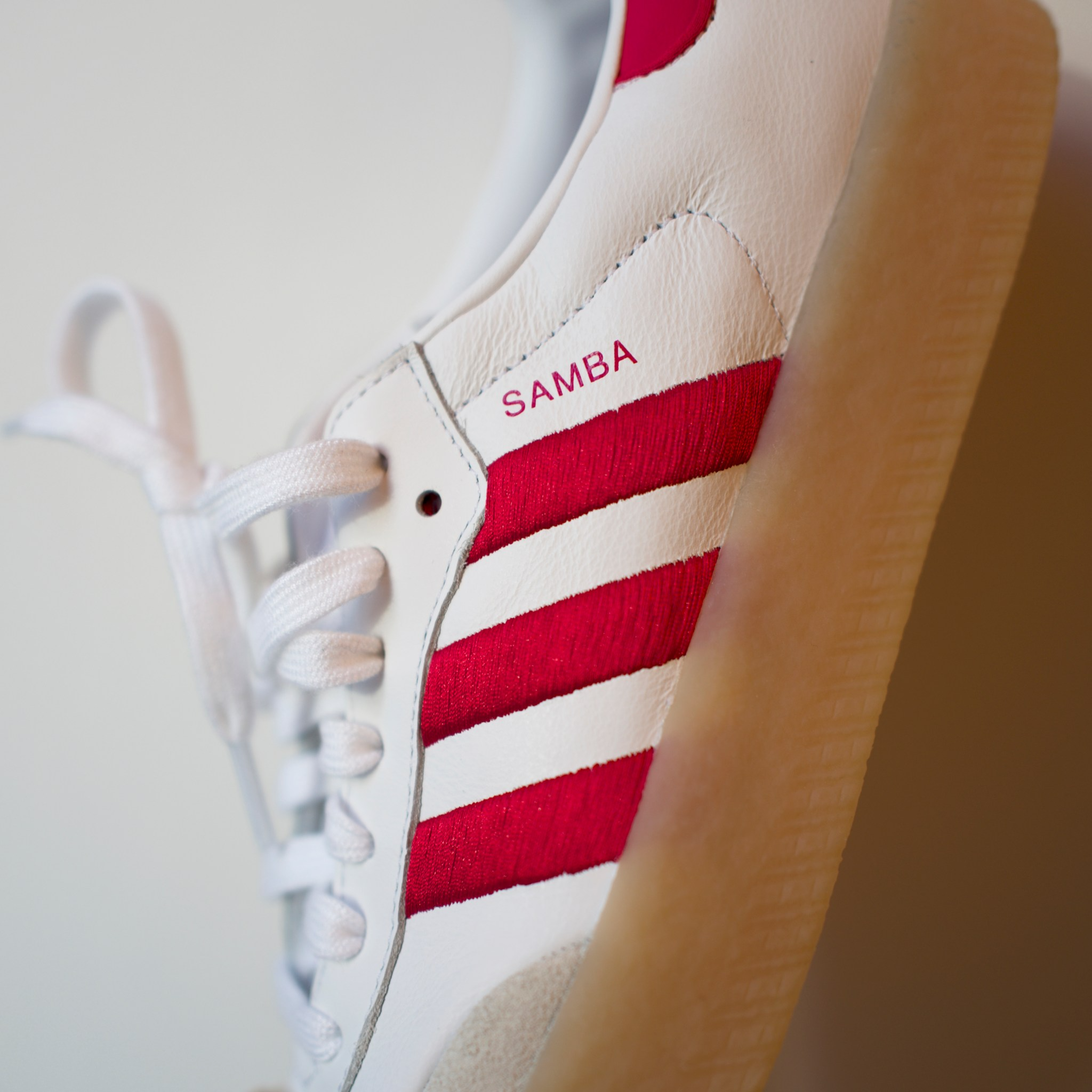 Hinh anh 2: Kham Pha Adidas Samba: Chuan Muc Moi Trong The Gioi Giay The Thao