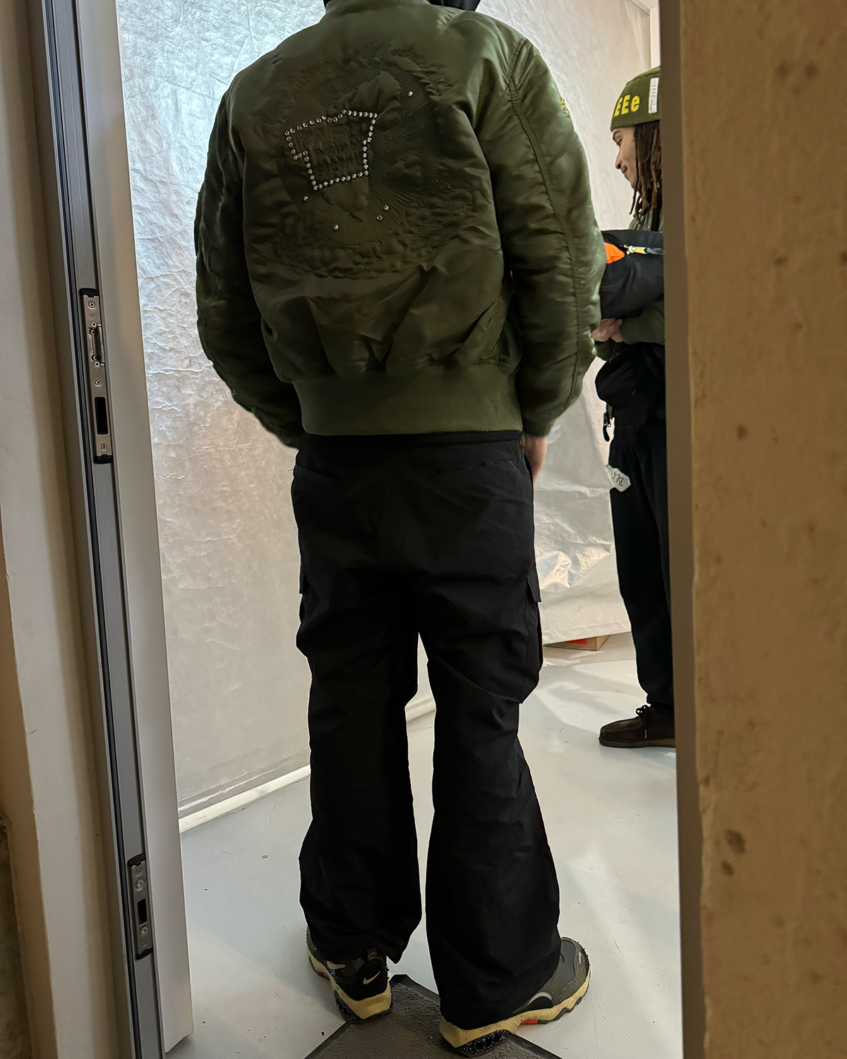 Hinh anh 4: Undefeated x Nike Air Terra Humara: Dai Nao Voi Phoi Mau Olive Dinh Cao