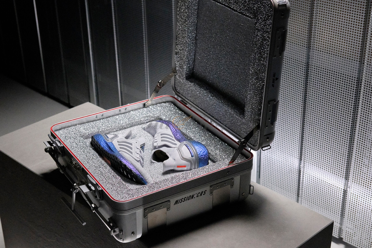 Ultraboost 23 co gi vuot troi so voi dong giay tien nhiem ?