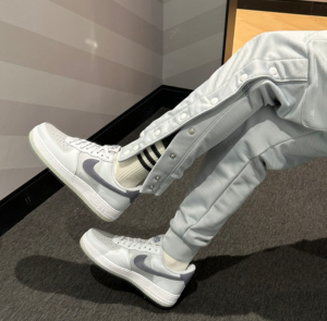 Giay Nike Air Force 1 ’07 LV8 ‘Platinum Light Carbon’ FJ4170-001