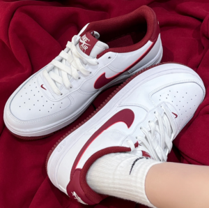 Giay Nike Air Force 1 LV8 'White Red' FV5948-105