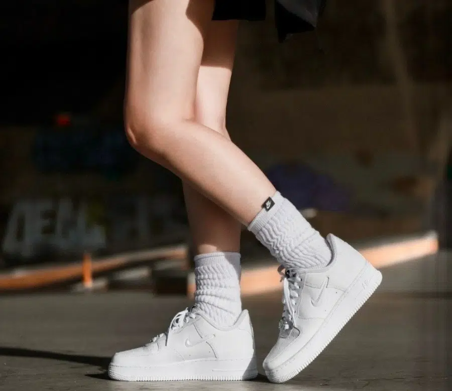 nike air force 1 sage low white outfit