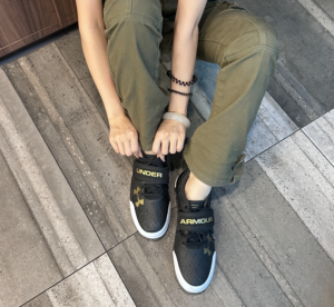 Giay Under Armour Centric Grip 'Black Gold' 3021862-003