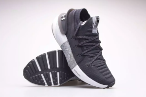 Giay Under Armour HOVR Phantom 3 'Black White' 3025516‑003