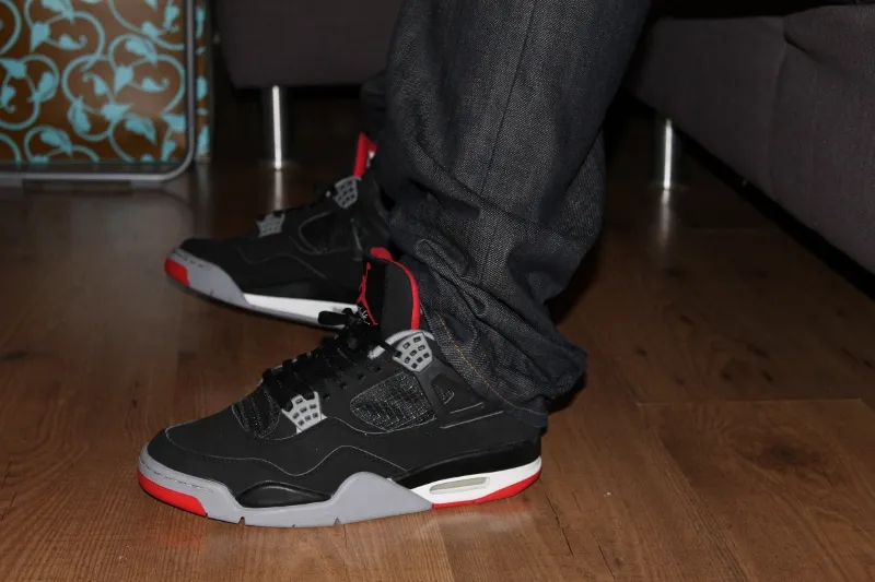 Hinh anh 3: Tat ca cac phien ban cua doi giay huyen thoai Air Jordan 4 "Bred"
