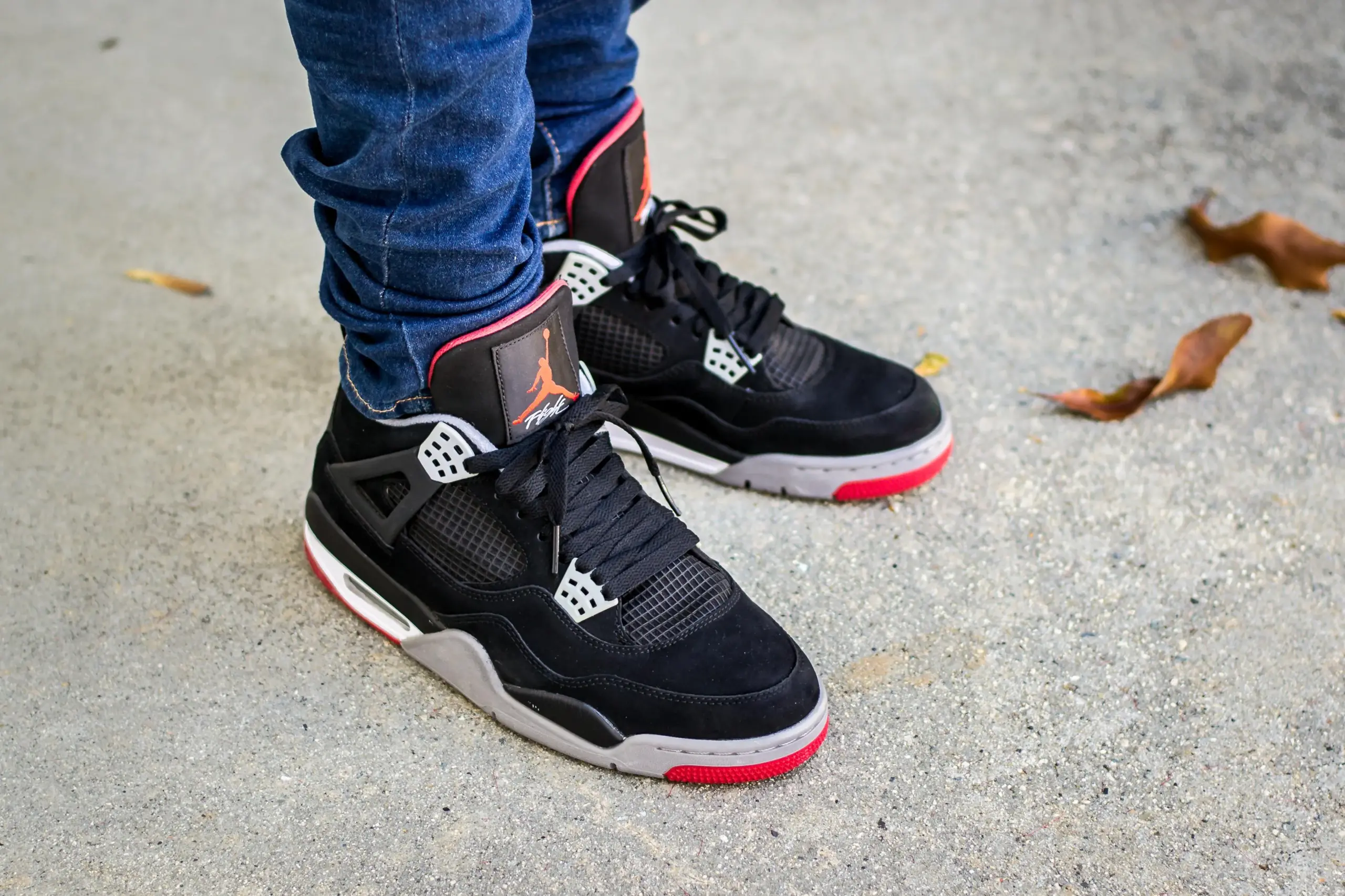 Hinh anh 5: Tat ca cac phien ban cua doi giay huyen thoai Air Jordan 4 "Bred"