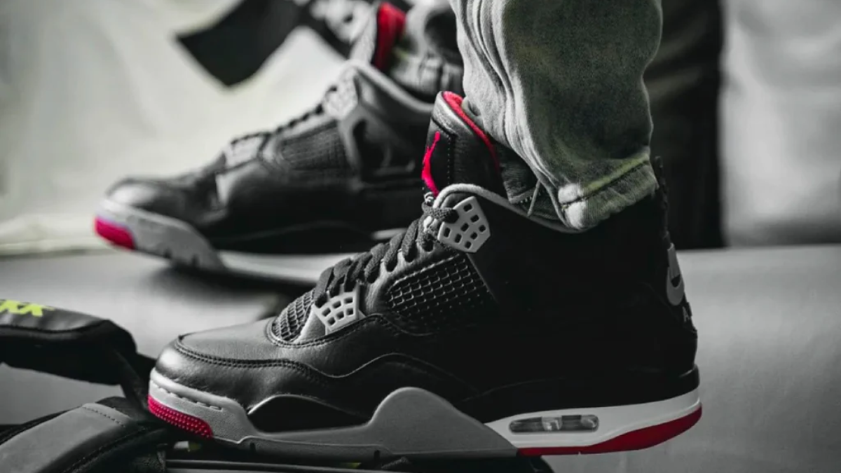 Hinh anh 3: So sanh Air Jordan 4 'Bred Reimagined' va Nike SB X Air Jordan 4