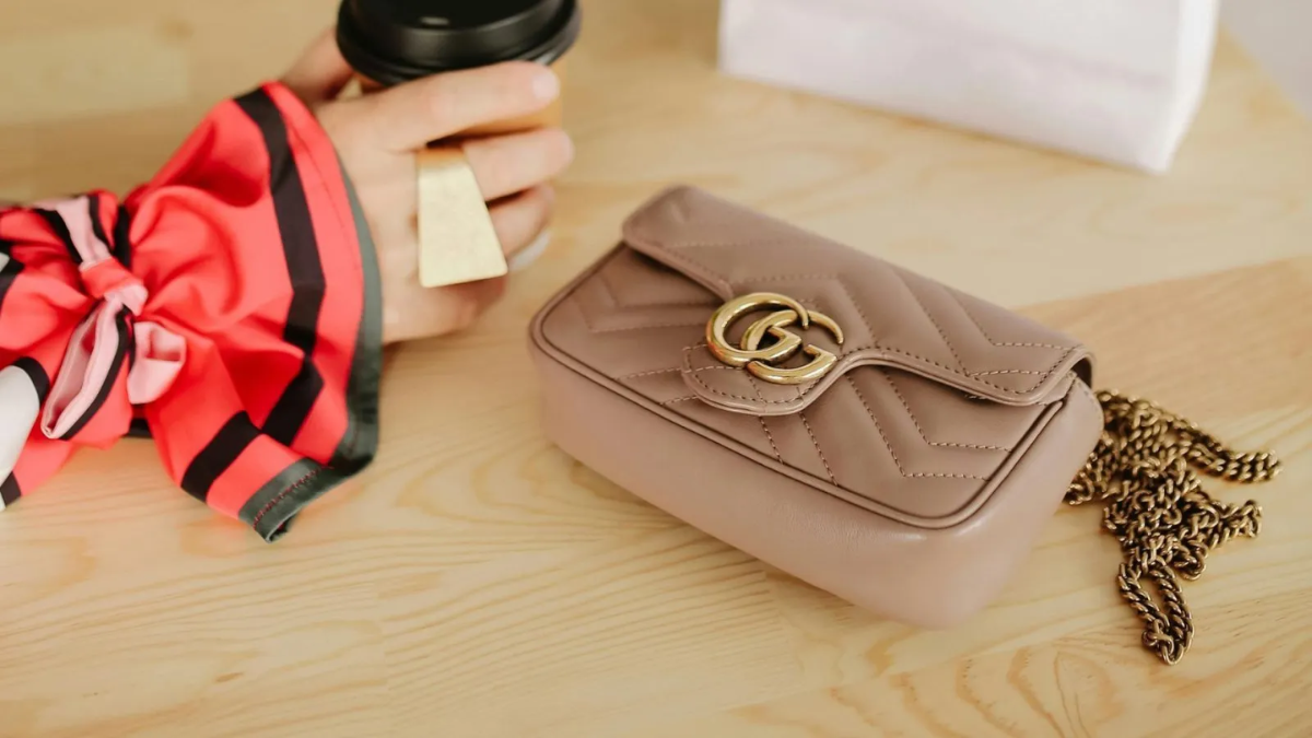 Qua tang Ngay Phu nu: Tui xach sang trong cho "nguoi thuong"