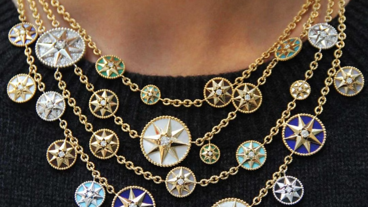 Sở hữu chiếc charm may mắn với những món trang sức sang trọng Hinh anh 7: So huu chiec charm may man voi nhung mon trang suc sang trong