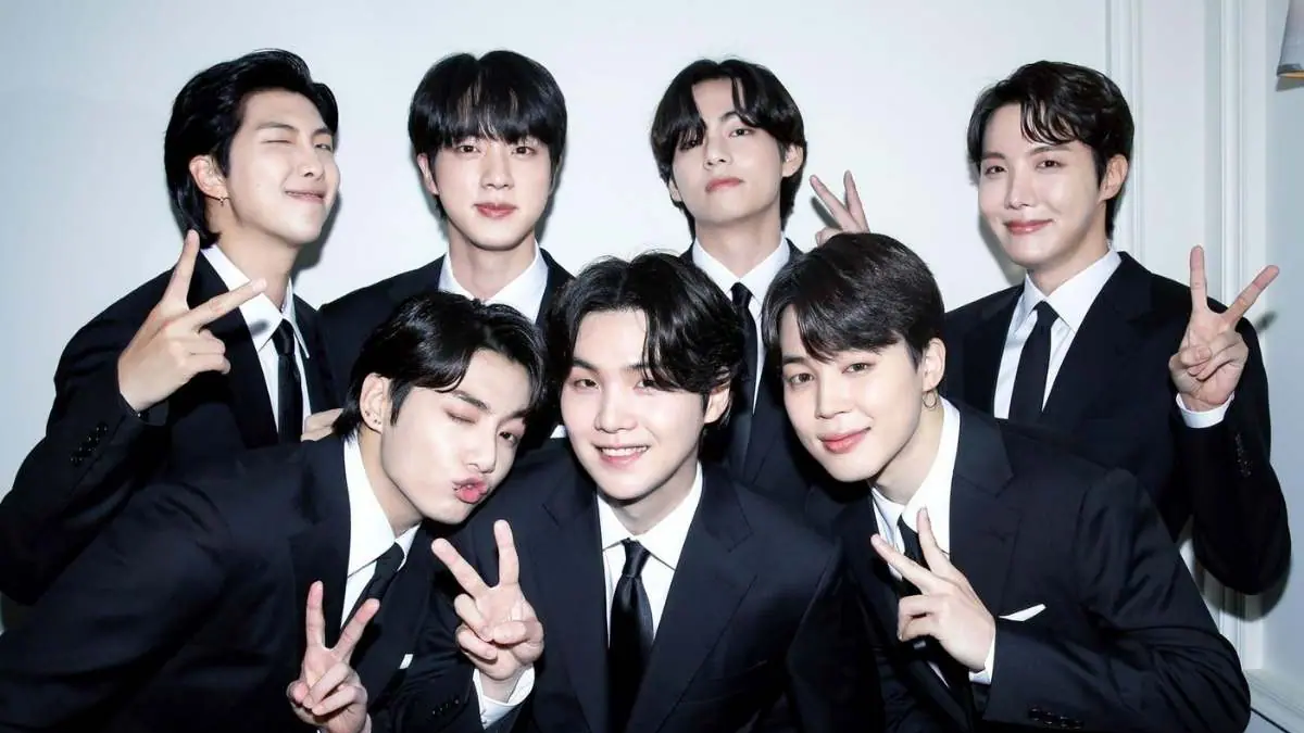 Chiêm ngưỡng BST giày sang chảnh của các thành viên BTS Hinh anh 1: Chiem nguong BST giay sang chanh cua cac thanh vien BTS