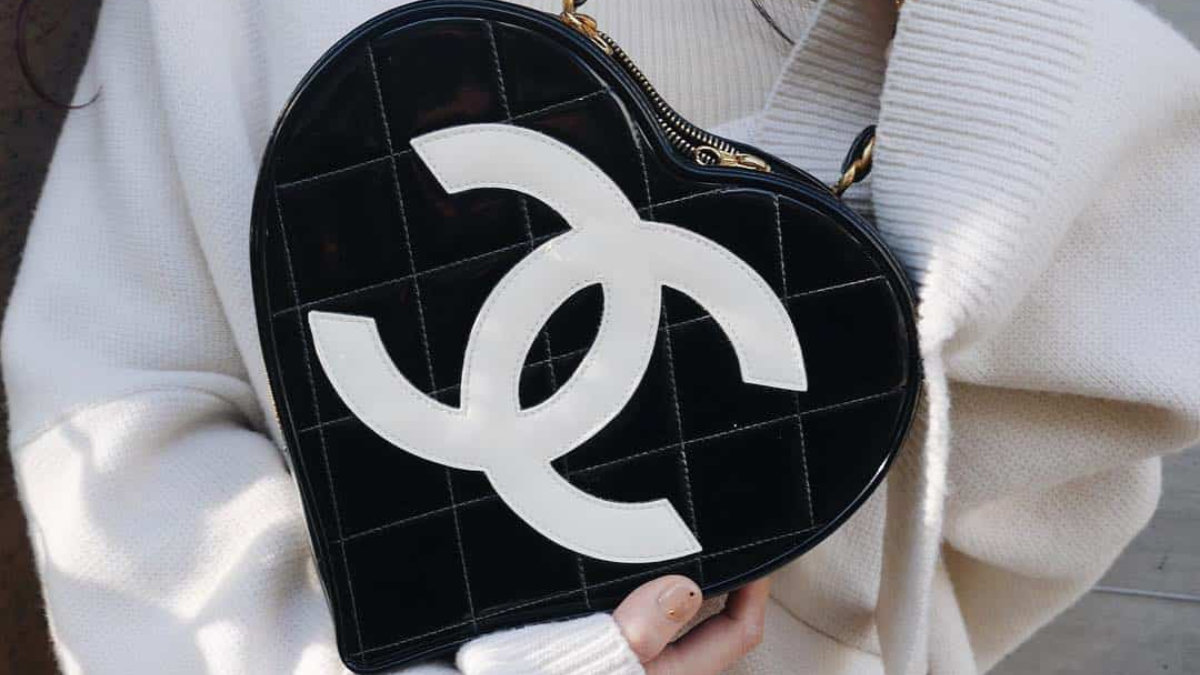 Vuot thoi trang – Tui xach Chanel trong nghe thuat