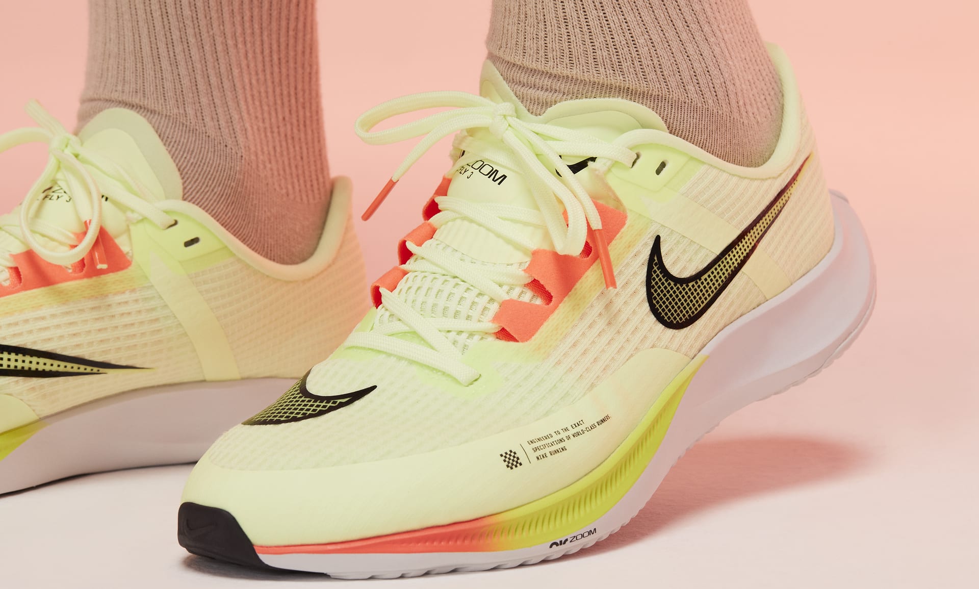 Hinh anh 2: 10 doi giay chay Nike da lam mua lam gio trong nam 2023