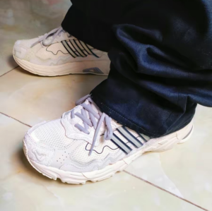 Giay Adidas Response CL x Bad Bunny 'Wonder White' IF7179