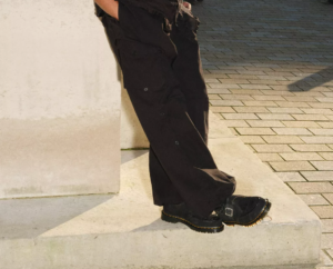 Giay Dr.Martens Ramsey Suede Kiltie Buckle 'Black' 31501001