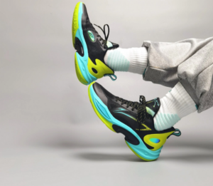 Giay Lining Ultra Light 'Black Multi' ABAU011-2