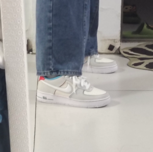 Giay Nike Air Force 1 LV8 GS 'Holiday Cookies' FQ8350-110