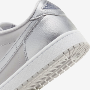Giay Nike Air Jordan 1 Low 2024 'Metallic Silver' CZ0790-002