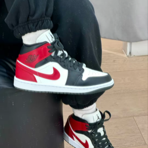 Giay Nike Air Jordan 1 Mid 'Gym Red Off Noir' BQ6472-160