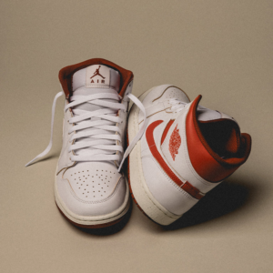 Giay Nike Air Jordan 1 Mid 'White Dune Red' FJ3458-160