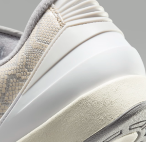 Giay Nike Air Jordan 2 Retro Low 'Python' DV9956-100