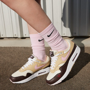 Giay Nike Air Max 1 'Valentine's Day' FZ4346-200