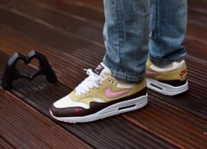 Giay Nike Air Max 1 'Valentine's Day' FZ4346-200