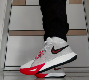 Giay Nike Kyrie Flytrap 6 GS 'Photon Dust University Red' DQ8094-002