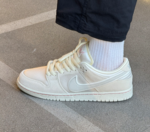 Giay Nike SB Dunk Low 'City Of Love' FZ5654-100