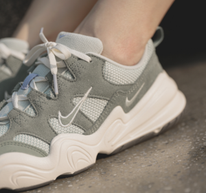 Giay Nike Tech Hera 'Light Silver' DR9761-001