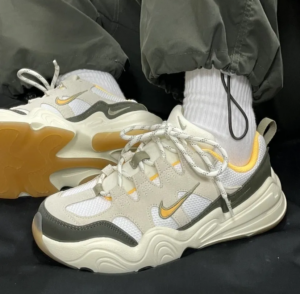 Giay Nike Tech Hera 'Sail' FJ4743-100