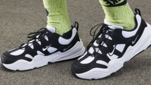 Giay Nike Tech Hera 'White Black' FJ9532‑101