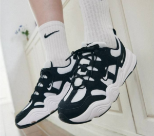 Giay Nike Tech Hera 'White Black' FJ9532‑101
