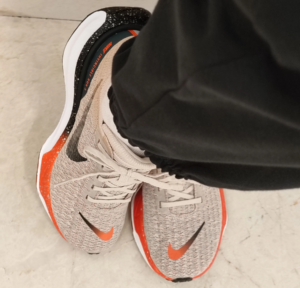 Giay Nike ZoomX Invincible Run Flyknit 3 ‘Oatmeal Orange’ FQ8720-140