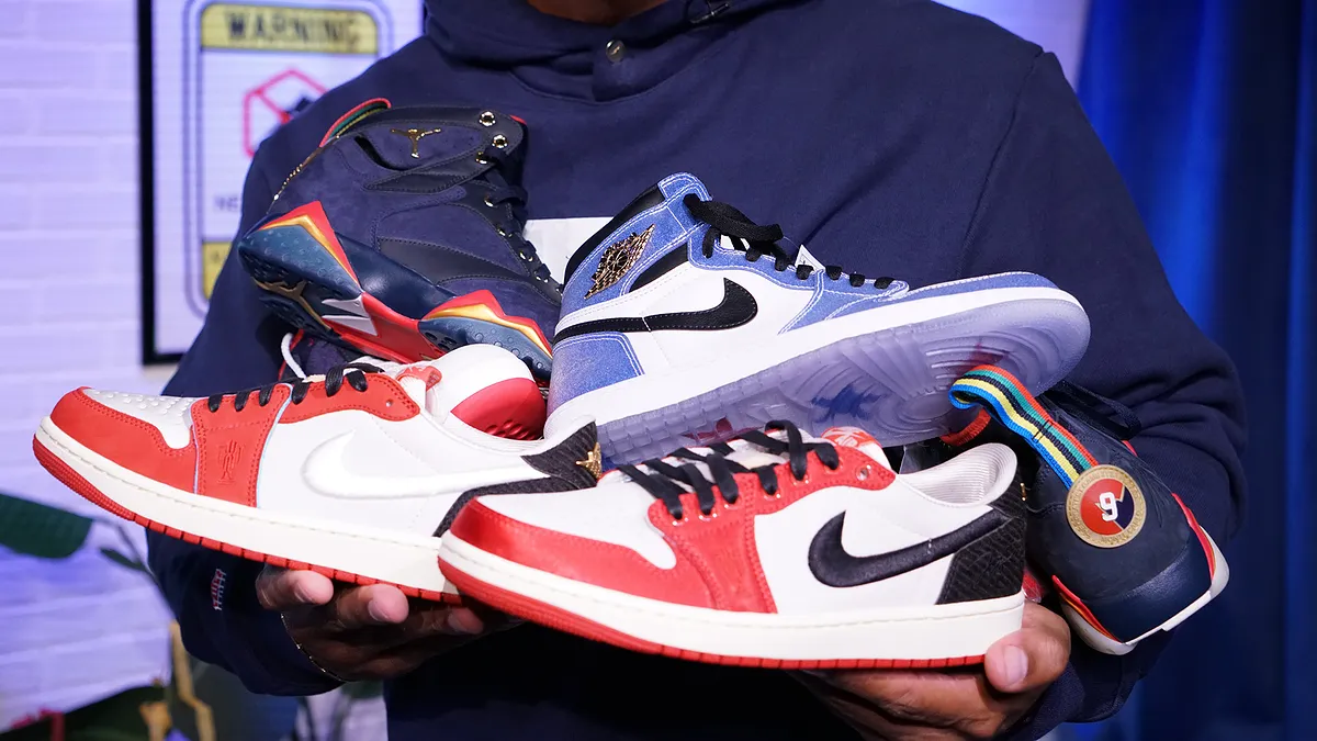 So luoc lich su hinh thanh va phat trien thuong hieu Trophy Room