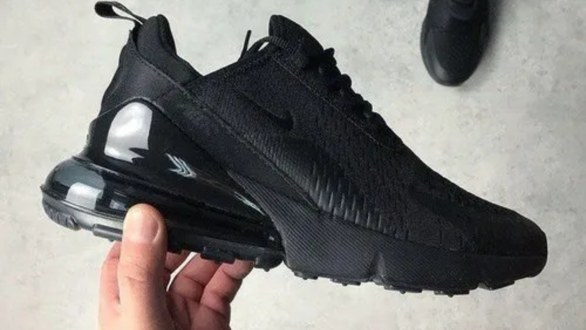 Hinh anh 2: Bat chap moi xu huong: Sneaker den luon la "chan ai"