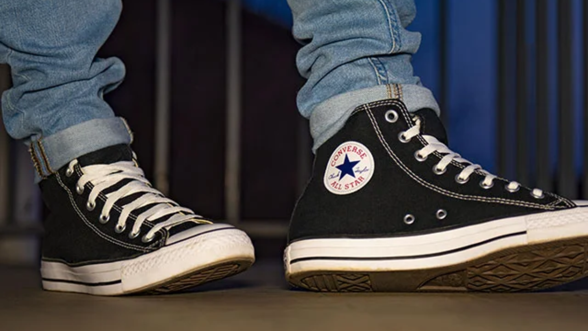 Hinh anh 5: Bat chap moi xu huong: Sneaker den luon la "chan ai"