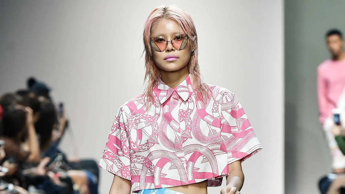 Thời trang Hàn Quốc luxury: "Gương mặt vàng" mới của làng mốt Hinh anh 3: Thoi trang Han Quoc luxury: "Guong mat vang" moi cua lang mot