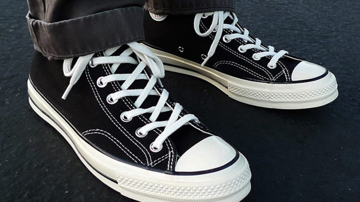 Hinh anh 1: Bat chap moi xu huong: Sneaker den luon la "chan ai"