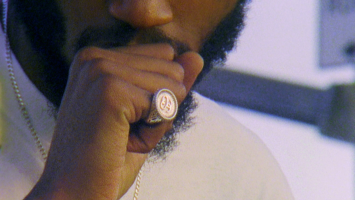 Tai sao Stussy khong tung BST trang suc dau tien ra som hon?