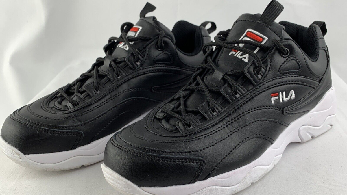 Hinh anh 7: Bat chap moi xu huong: Sneaker den luon la "chan ai"