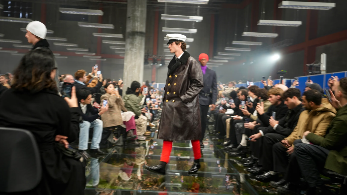 Prada: Biểu tượng của sự sang trọng và đẳng cấp Hinh anh 9: Prada: Bieu tuong cua su sang trong va dang cap