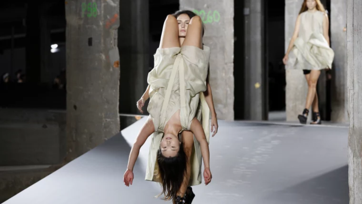 Hinh anh 5: Nhung khoanh khac thoi trang "gay soc" nhat moi thoi dai